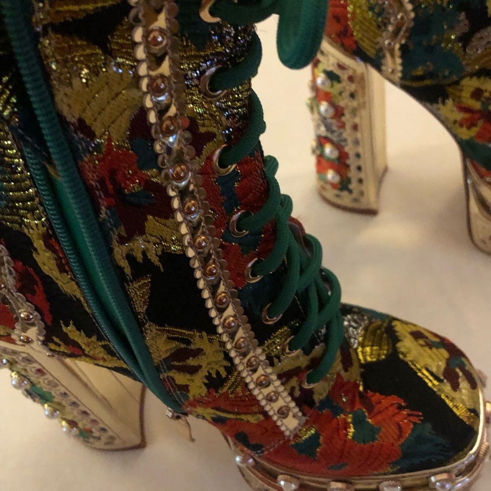 Azalea Wang Platform Boots Red Green Gold Tapestry Embellished Size 8.5 STUNNING - Picture 8 of 16
